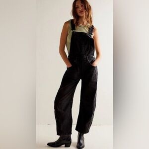 Free People We the Free Good Luck Barrel Black Cord Overalls small new with tags